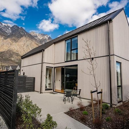 كوينستاون Nestled Below The Remarkables المظهر الخارجي الصورة