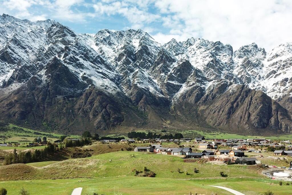 كوينستاون Nestled Below The Remarkables المظهر الخارجي الصورة